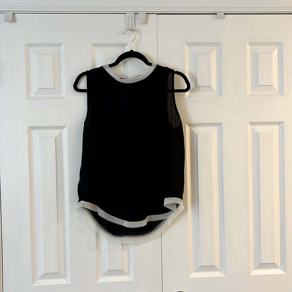 WHO WHAT WEAR sleeveless blouse